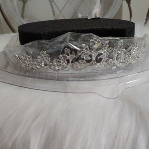 Wedding Tierra and matching necklace